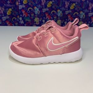 Pink Roshe toddler 9c